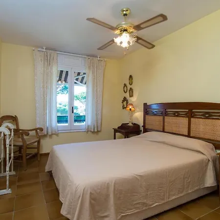 Sleeps 6 Pool Apartament