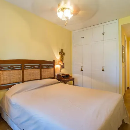 Sleeps 6 Pool Apartament