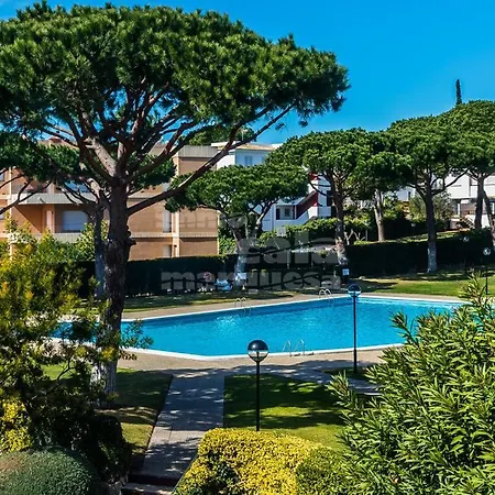 Sleeps 6 Pool Apartament *