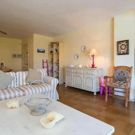 Apartament Sleeps 6 Pool