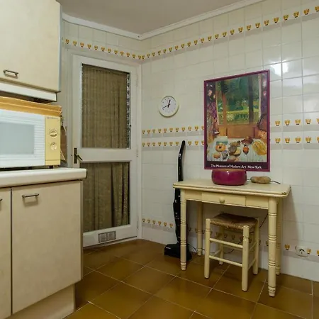 Sleeps 6 Pool Apartament