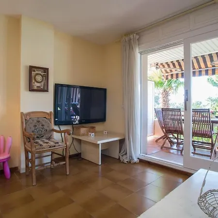 Sleeps 6 Pool Apartament *